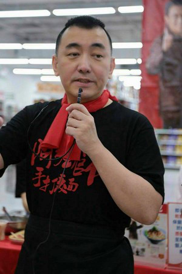 网易娱乐8月21日报道 据台湾媒体报道 本土剧演员徐亨2012年因投资