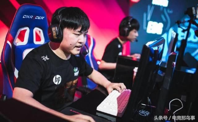 MSI冠军AD排位赛遇到了S7冠军AD,uzi安心玩