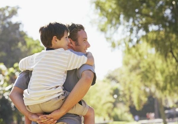 父亲去世后回家收拾遗物,发现抽屉里的一物,才