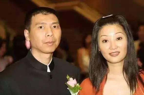 著名媒体评论人梁宏达公开评价冯小刚是人渣,