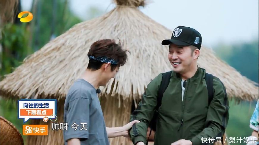 田间撒化肥,陈都灵刘宪华十指紧扣暧昧,沈月一