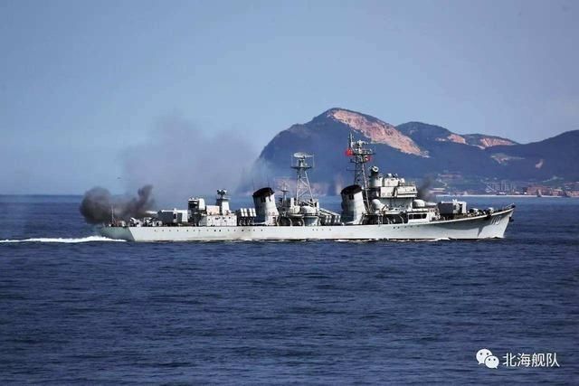 国产驱逐舰四世同堂,4艘051坚持到055服役没