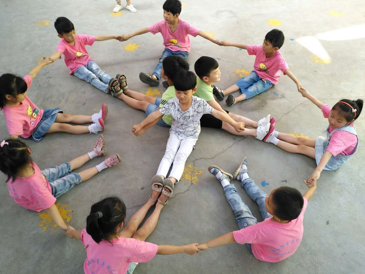 芨芨草的坚韧 月亮的温厚 --读王巍小说集《特