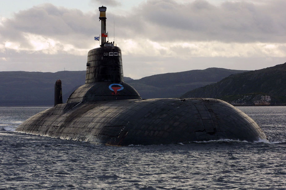 941型战略核潜艇（北约代号：台风级；英语Typhoon class nuclear submarine.，苏联代号：941，苏俄名称：Akula）是前苏联最大的弹道导弹潜艇。941型战略核潜艇在1976-1989年间共建成6艘，是目前世界最大体积和吨位潜艇纪录保持者，是典型的冷战产物。三艘已经被拆除。另外三艘中，只有一艘仍处于运行状态。