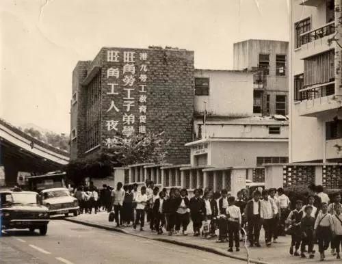 学生抵制普通话、侮辱国歌,香港太缺爱国学校