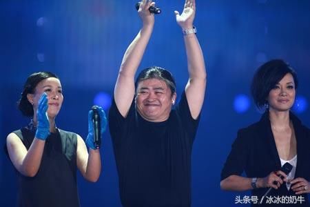 歌坛一姐红过那英,韩红见面激动下跪,嫁给百亿