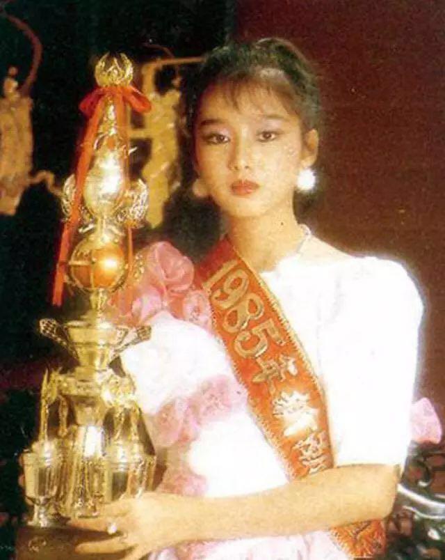 52岁朱丽倩疑有身孕,嫁给天王的女人真的幸福