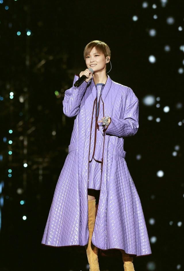 易烊千玺、李宇春,杨幂等教你紫色穿搭