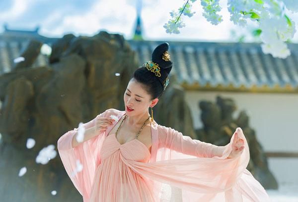 凤囚凰开播关晓彤缝纫机发型辣眼睛,古装剧奇