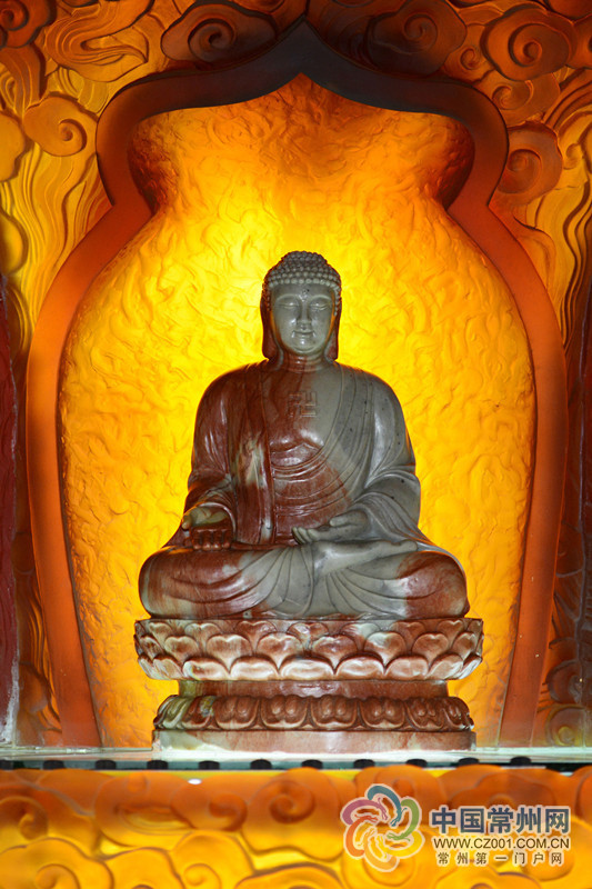 天宁宝塔落成十周年又添一宝 获赠南方宝生佛像