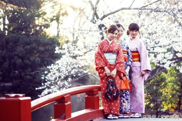 身为中国人,我们欠汉服一个道歉!日本人穿和服