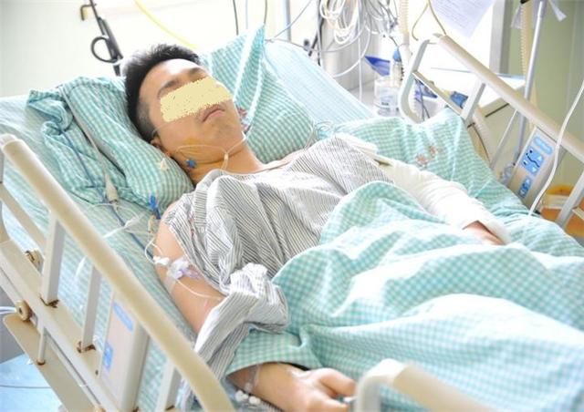 女人死了女儿,拐走朋友的儿子,18年后哭着求孩