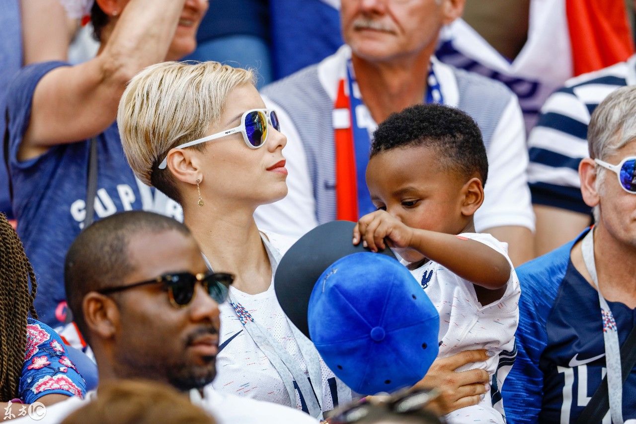 俄罗斯世界杯阿根廷最后一场比赛的漂亮女球迷