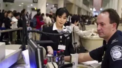 中国女入境美国被翻微信记录,还两次带到小黑