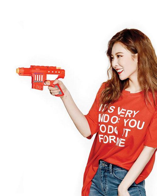 金泫雅为代言品牌拍摄广告写真大秀性感身材