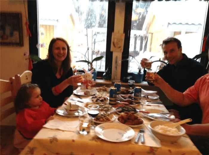 外国人评价中午吃中国菜很容易犯困, 影响工作