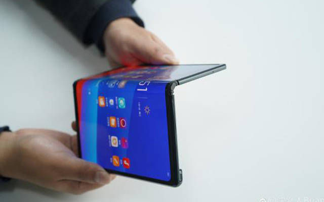 OPPO折叠屏手机惊艳亮相,这才是OPPO旗舰的