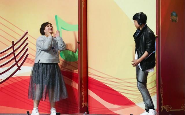 《王牌3》张杰贾玲情侣装好配!看邓紫棋的眼