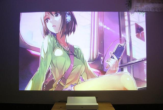 大屏新体验 白天照样清晰 坚果S2激光电视体验