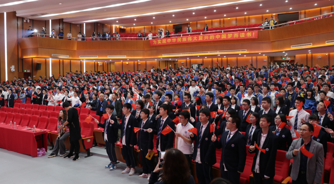 献礼新中国71周年，洋沙湖中学“我和我的祖国”国庆汇演举行
