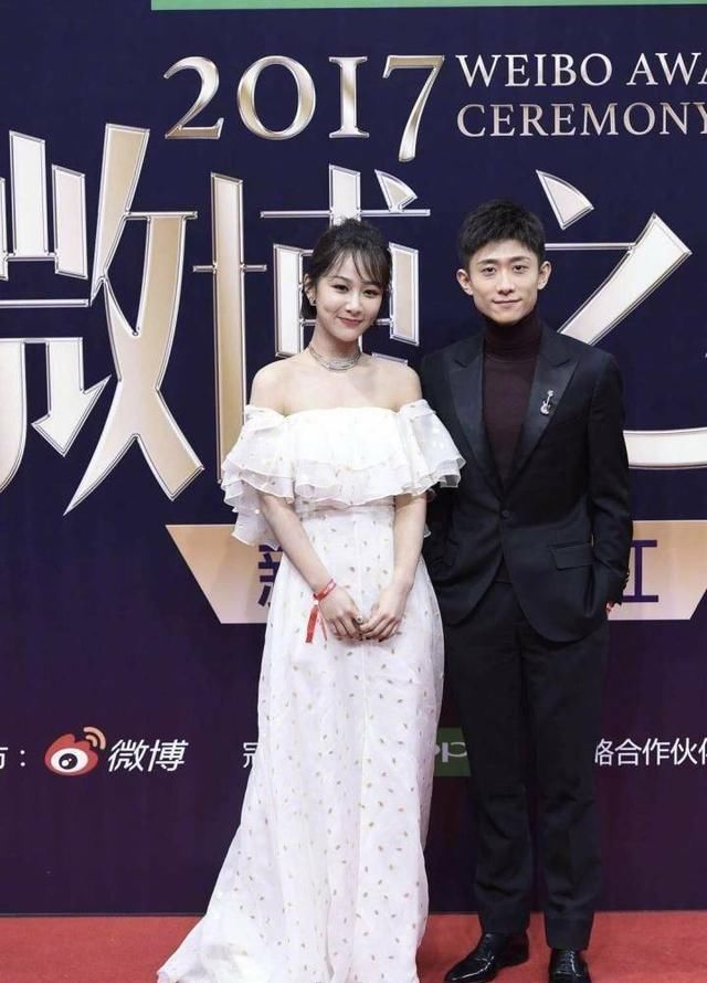 微博之夜男神合影吴亦凡邓超黄晓明全是严肃冷