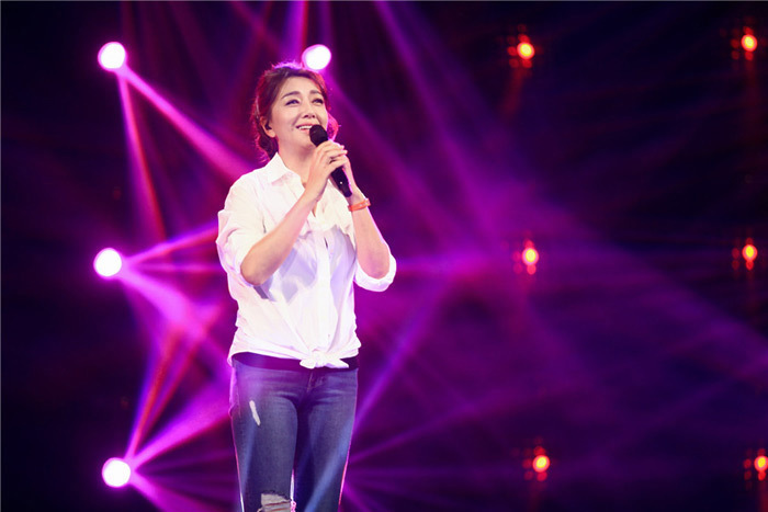 江珊与爱女跨屏对唱 母女情深感动全场 江珊与爱女跨屏对唱 母女情深感动全场