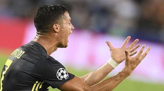 裁判被骗了!C罗红牌前哥伦比亚人假摔,唇语解