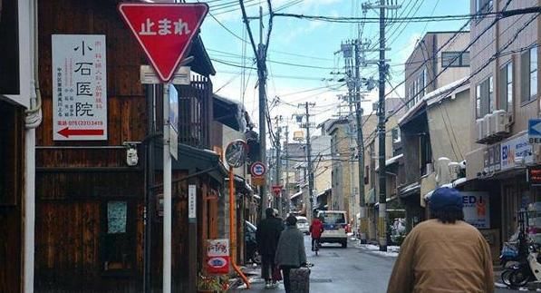 日本满街都是汉字,旅行很方便,有美女导游就更