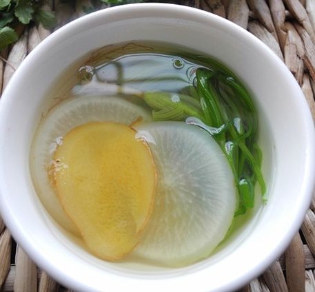 宝宝高烧38度,婆婆不让去医院,做了一碗水!立马