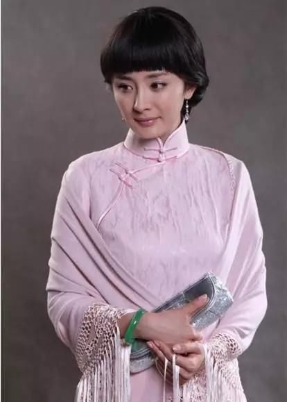 迪拜土豪一亿请杨幂吃饭被丑拒? 她戴的翡翠手