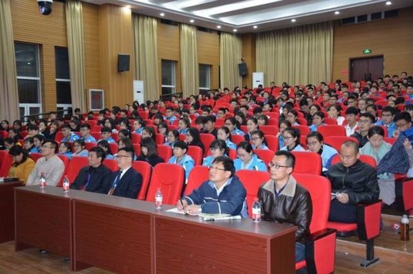高考满分作文指导专家刘盛浪老师做客潍坊新纪