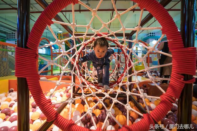 酷奇堡店开业钜惠,海洋球+蹦床+熊出没的家肆