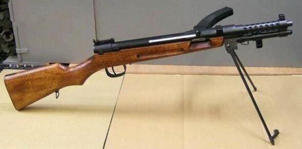 而另一个阻碍日本人装备冲锋枪的原因则是贵.