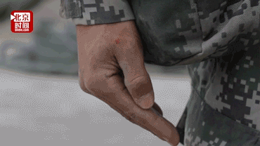 拆解一把步枪分几步 看多国士兵军械修复绝技 拆解一把步枪分几步 看多国士兵军械修复绝技