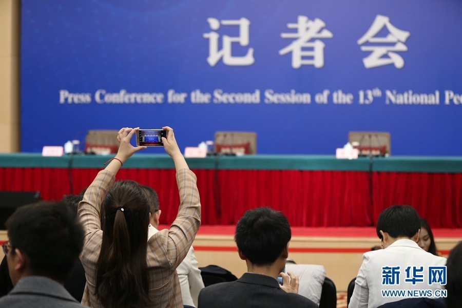 十三届全国人大二次会议新闻中心3月8日10时在梅地亚中心新闻发布厅举行记者会,邀请国务委员兼外交部长王毅就“中国外交政策和对外关系”相关问题回答中外记者提问。图为记者会现场。