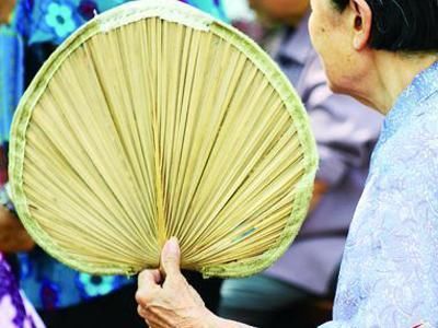 48岁保安头痛剧烈,入院就下了病危,医生说:两件