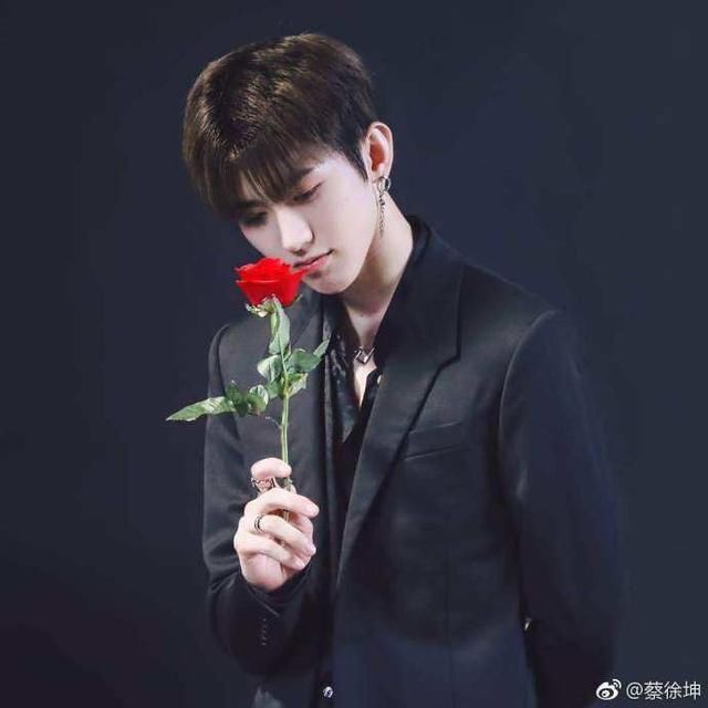 他再次C位出道成功逆袭,20岁生日获千万人关