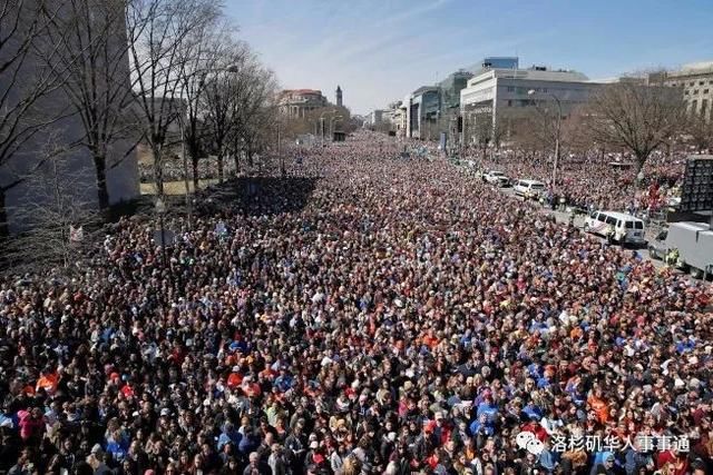 人民更加积极参与政治;过去两年有几千万人加入抗议活动和群众大会