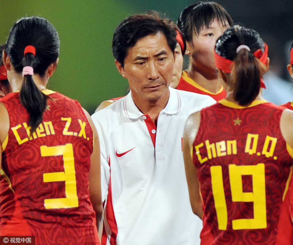 另外，我们还要提一个外国人--金昶伯，他用十年的时间，把中国女子曲棍球队脱胎换骨，带成一支世界强队，带进了2008年北京奥运会的决赛。 2008年8月22日，北京奥林匹克公园曲棍球场，北京奥运曲棍球女子决赛，中国0-2不敌荷兰，获得银牌。