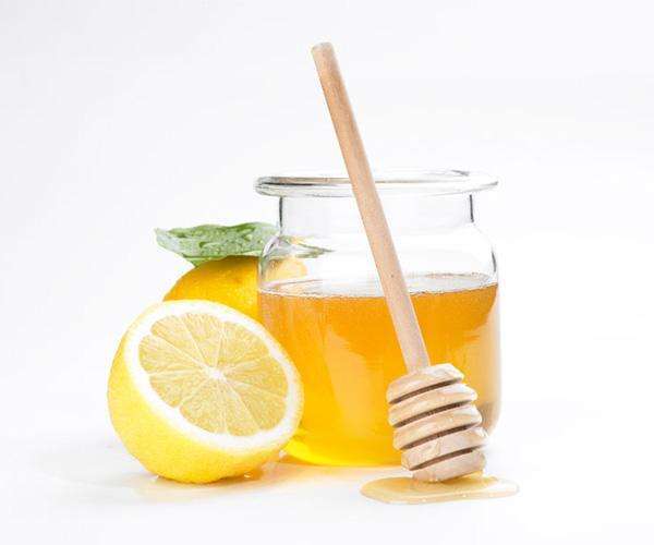 脸上长痘痘怎么内调才效果好?喝菊花枸杞茶红