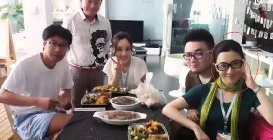 宋丹丹气炸了!儿子巴图18线媳妇抽烟成瘾,巴图