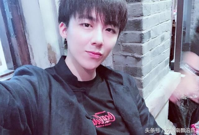 继抖音温婉封杀后,摩登兄弟再爆丑闻,当街被