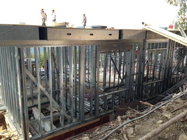 什么都阻挡不了苗族人创业,在大山里盖起了民