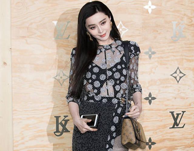 范冰冰穿开衩透视长裙出席活动 美腿若隐若现