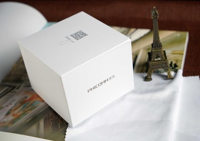 OLED大屏显示 斐讯运动手环W1开箱图赏