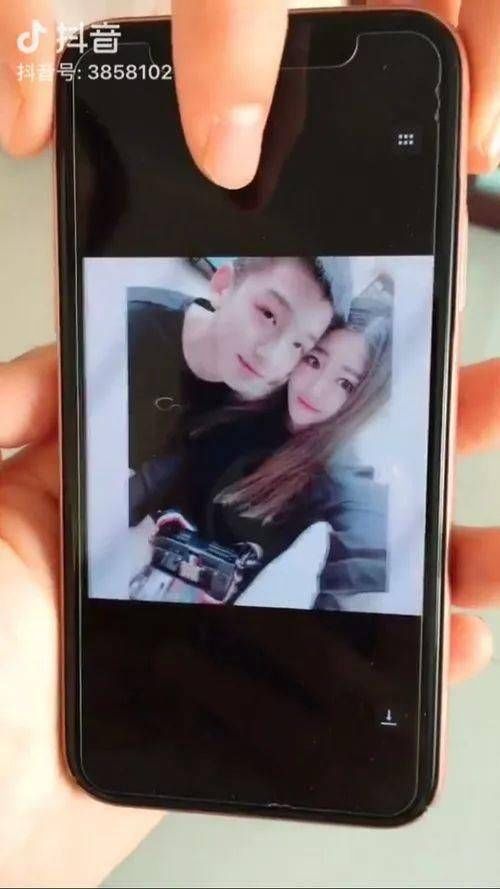 三观被刷新!抖音里的高颜值小哥有个200斤的女