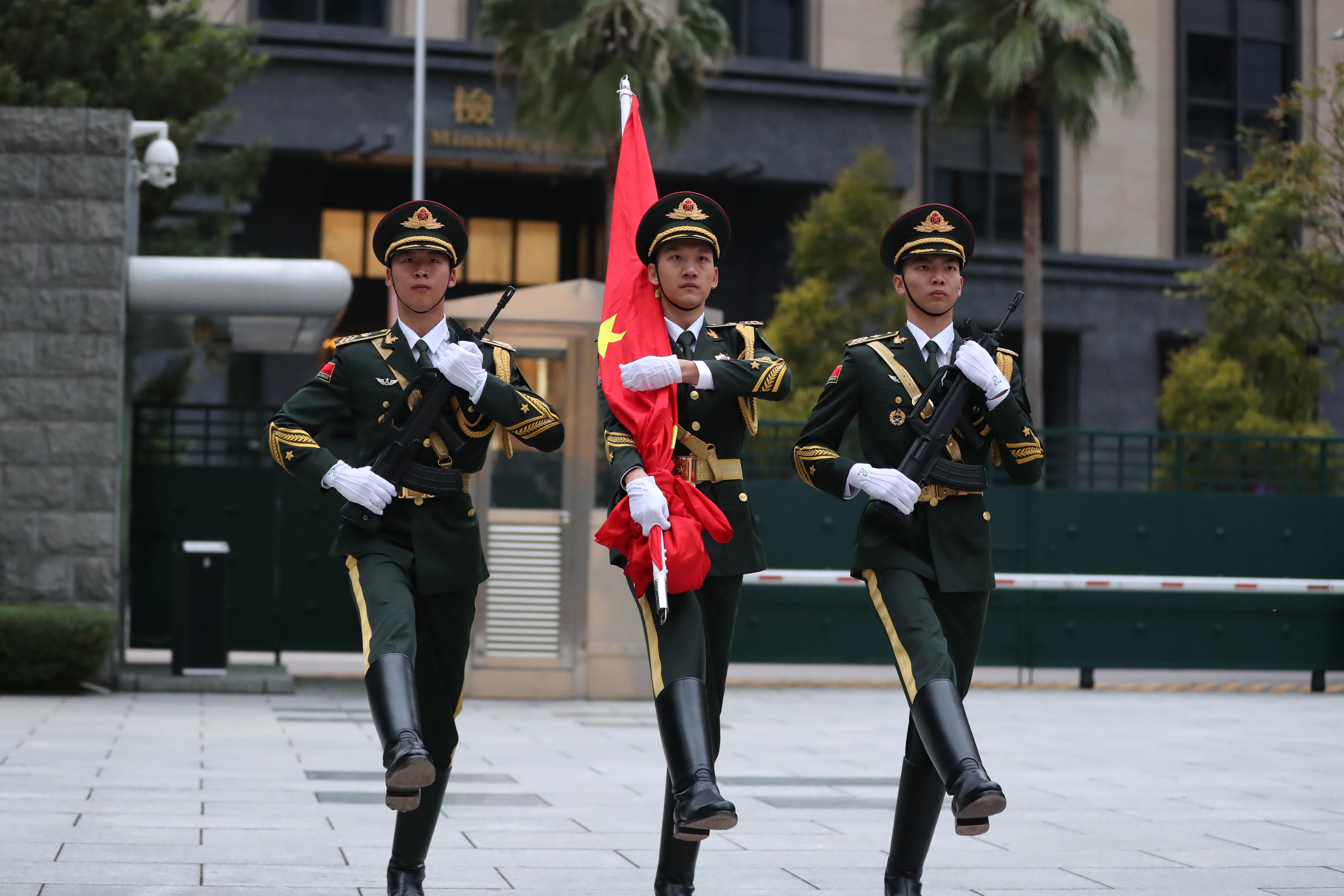 67解放军驻澳门部队举行升国旗仪式庆祝澳门回归祖国22周年