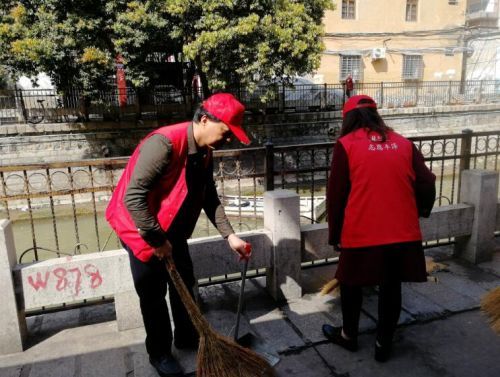 建行丰泽支行组织青年志愿者参加世界水日环