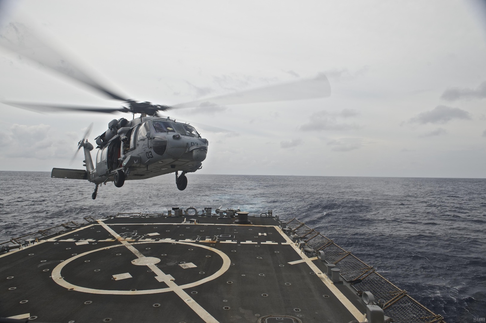 10月14日美国海军黄蜂级两栖攻击舰“好人理查德”号(LHD 6)和惠德贝岛级船坞登陆舰“日耳曼城”号（LSD 42）及两艘伯克级驱逐舰和两艘补给舰组成的舰队继续在南海训练。