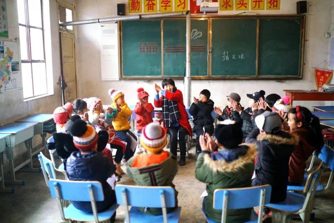 善女孩乡村代课11年:只要心中有爱,阳光迟早会